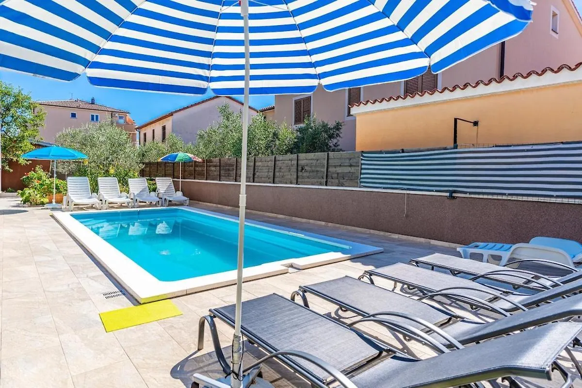 Apartment 3 With Pool Pula Croatia
