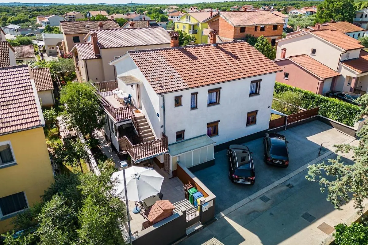 Apartment 3 With Pool Pula Croatia