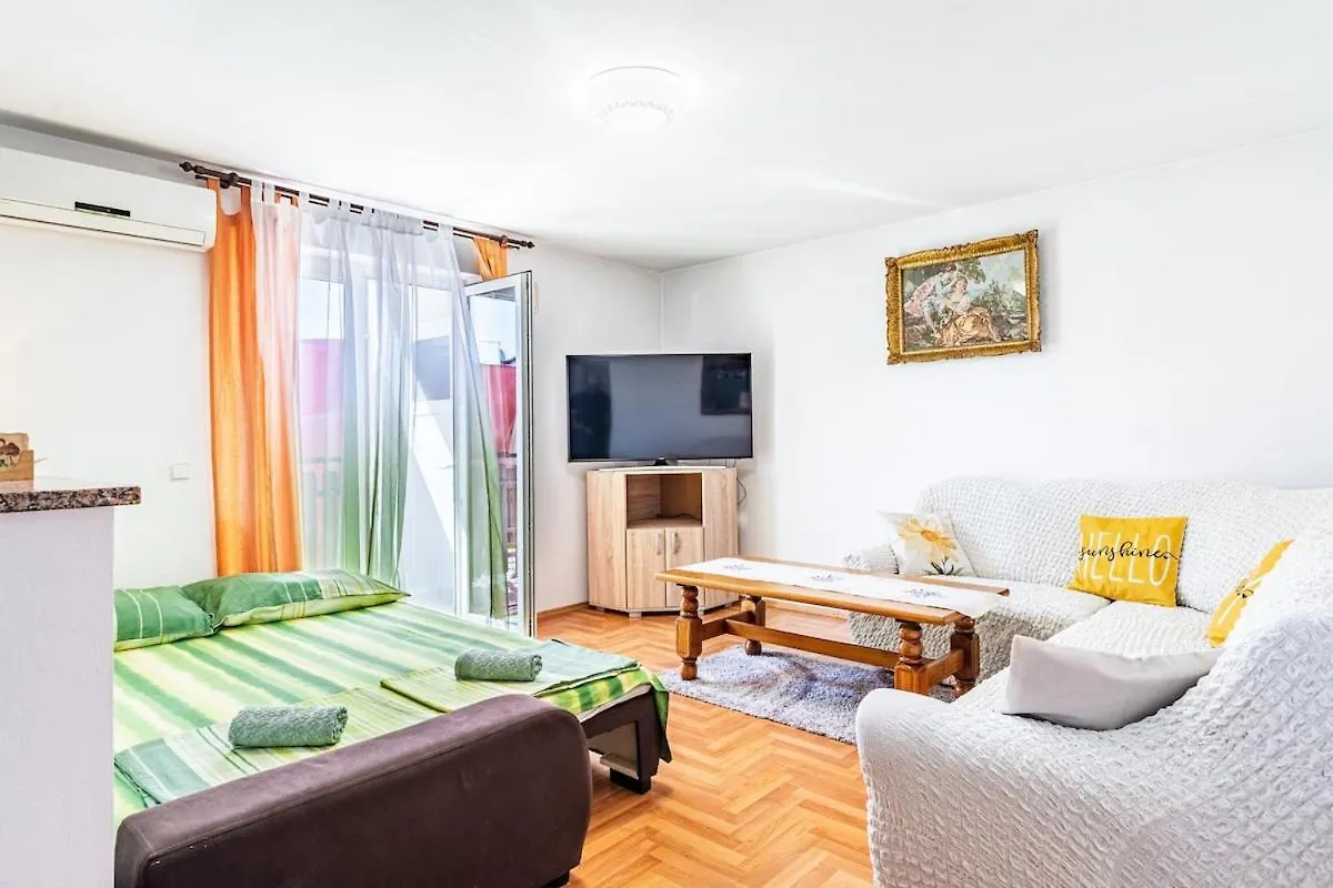 Apartment 3 With Pool Pula