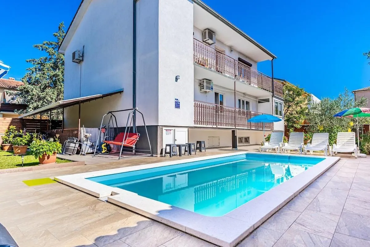 Apartment 3 With Pool Pula