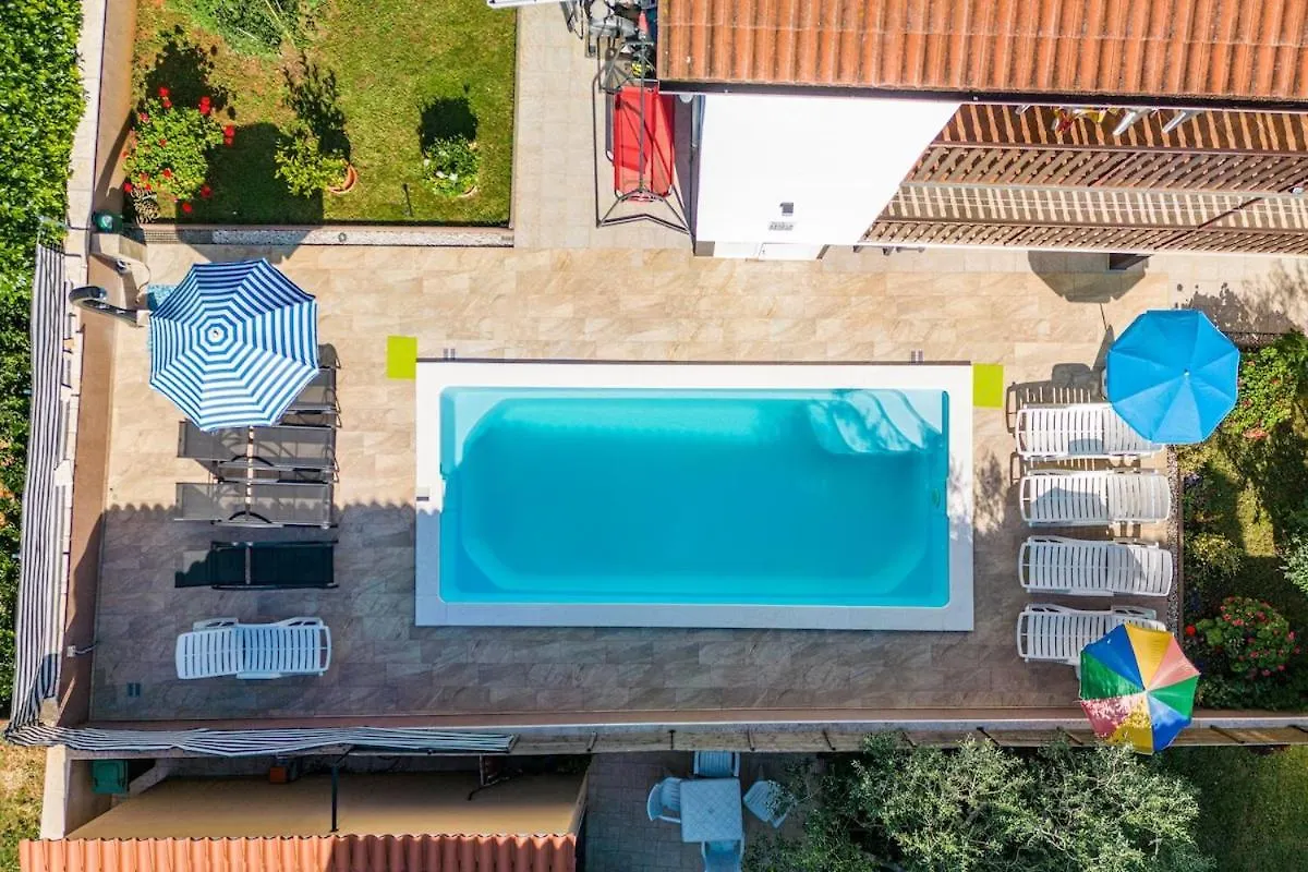 Apartment 3 With Pool Pula Croatia