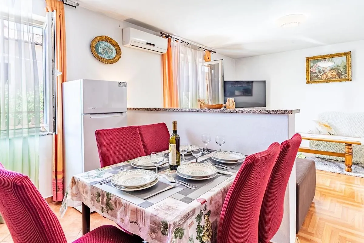 Apartment 3 With Pool Pula Croatia