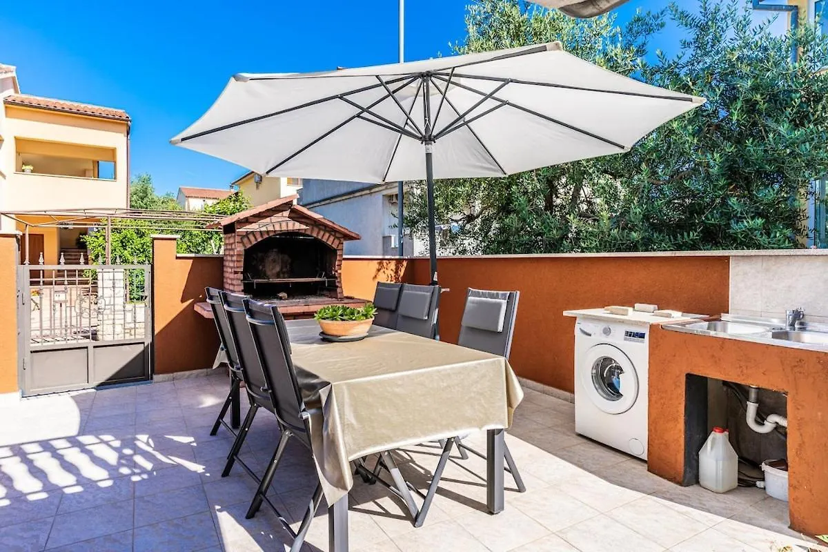 Apartment 3 With Pool Pula