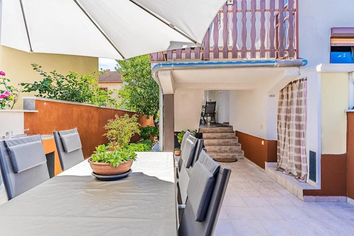 Apartment 3 With Pool Pula
