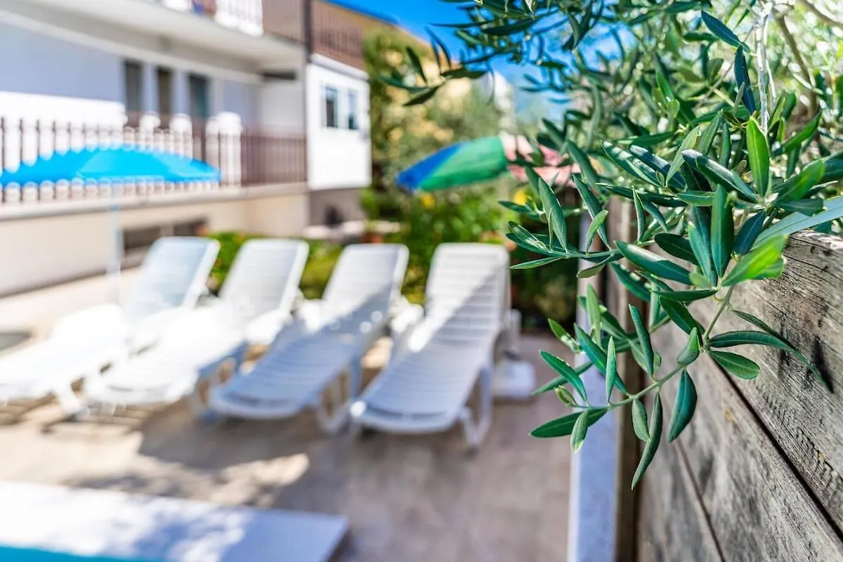 Apartment 3 With Pool Pula