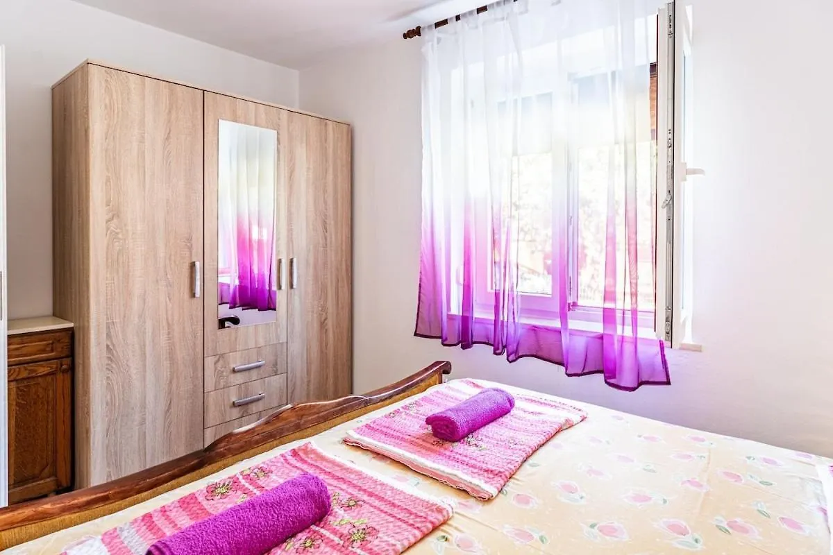 Apartment 3 With Pool Pula Croatia