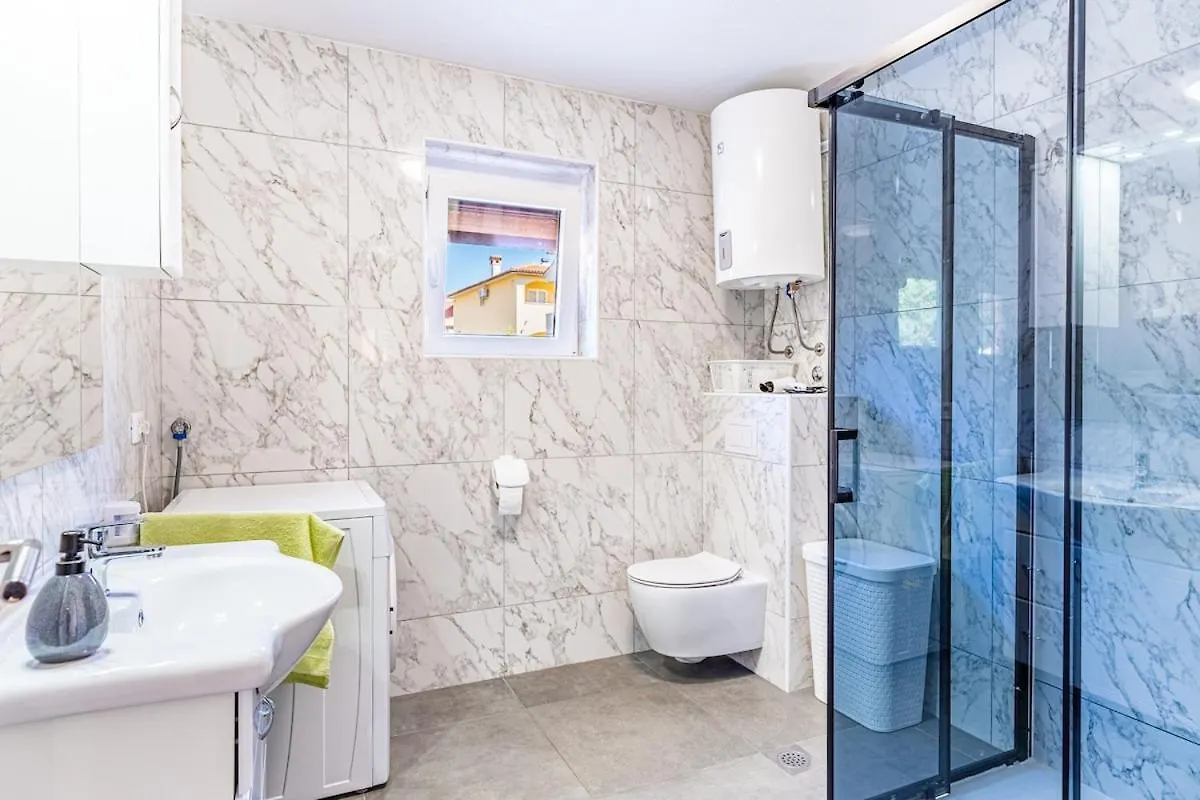 Apartment 3 With Pool Pula Croatia