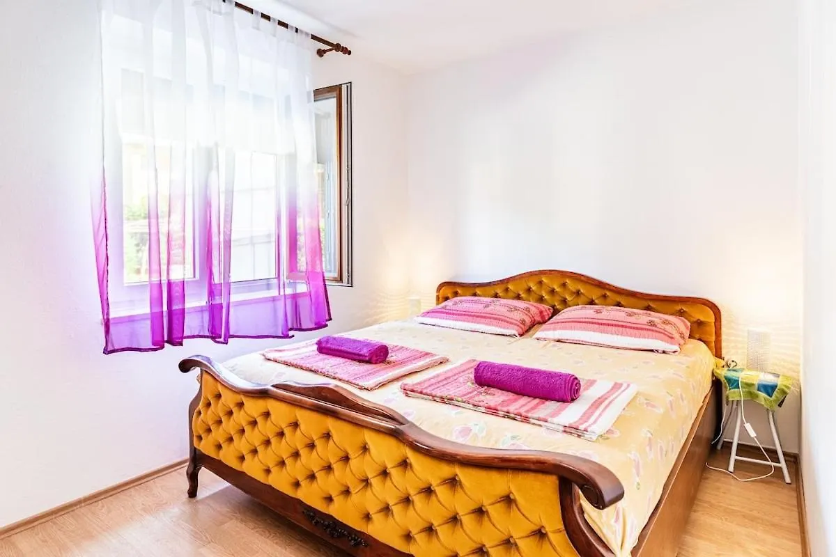 Apartment 3 With Pool Pula 0*,  Croatia