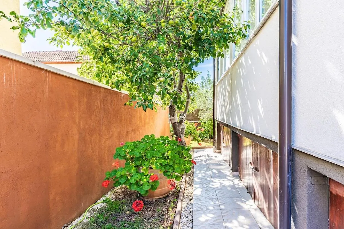 Apartment 3 With Pool Pula
