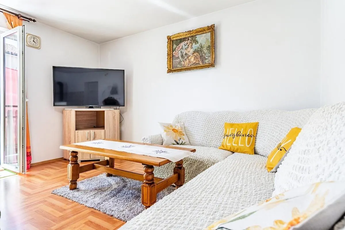 Apartment 3 With Pool Pula